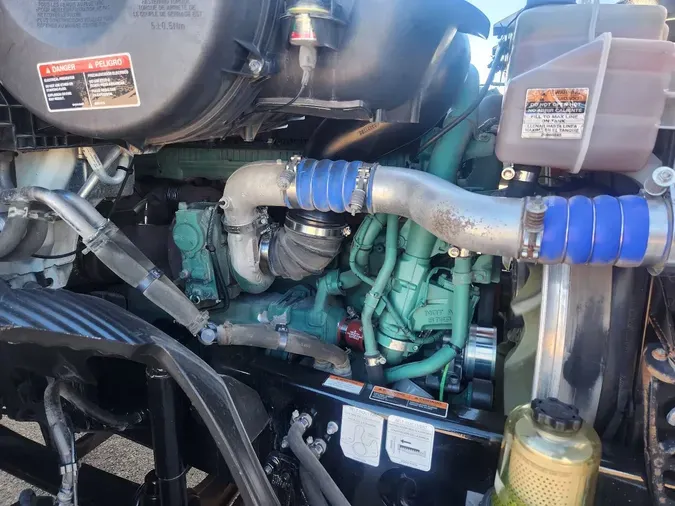 2022 VOLVO VNR64T6408b1682ba2b3bdb8af443d34cc1b50e33