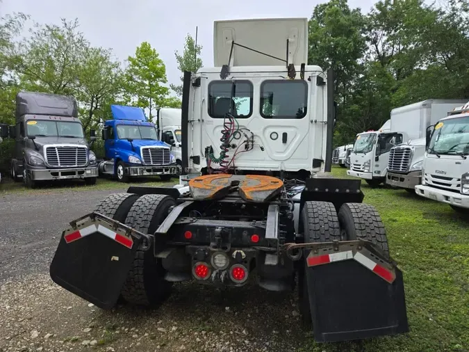 2019 FREIGHTLINER NEW CASCADIA 116