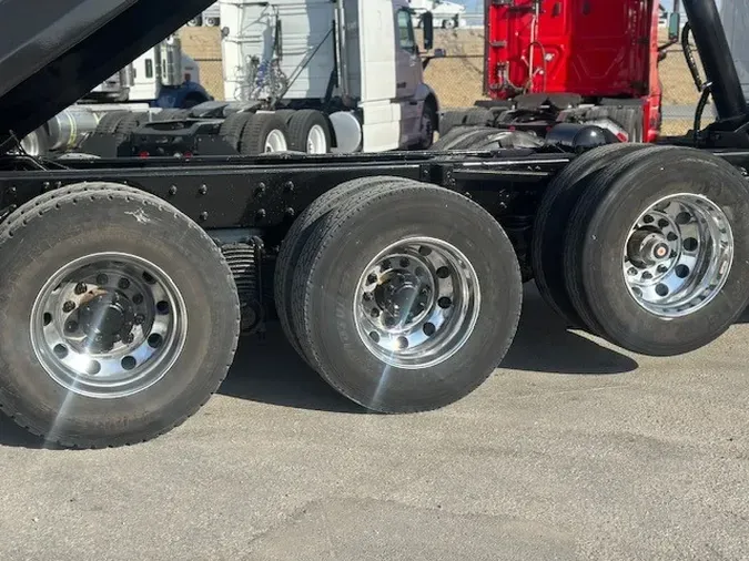 2015 MACK GU813