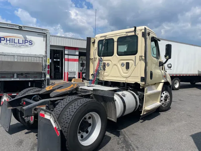 2017 FREIGHTLINER/MERCEDES CASCADIA 113