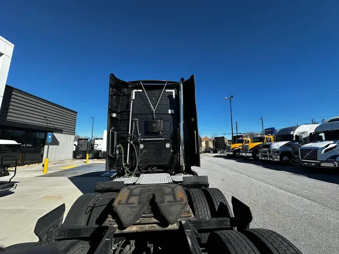 2023 Volvo VNL64T760