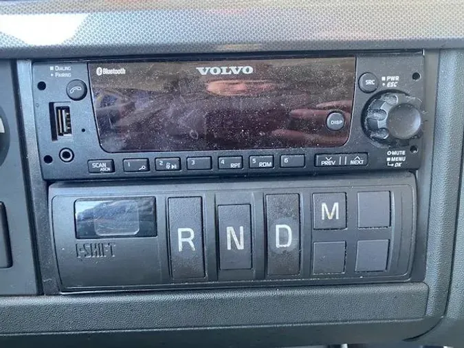 2023 Volvo VNR64T400