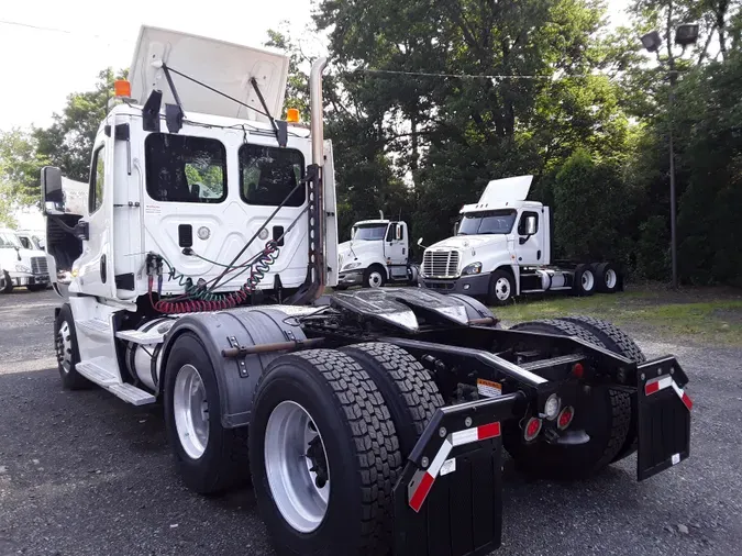 2015 FREIGHTLINER/MERCEDES CASCADIA 125