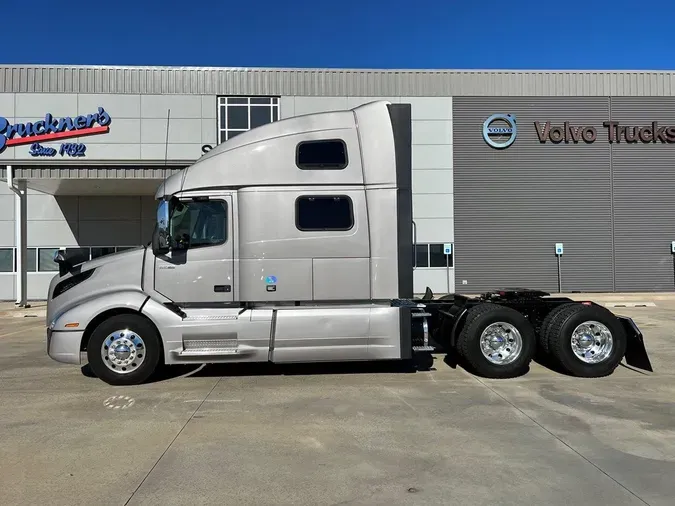 2020 VOLVO VNL64T860