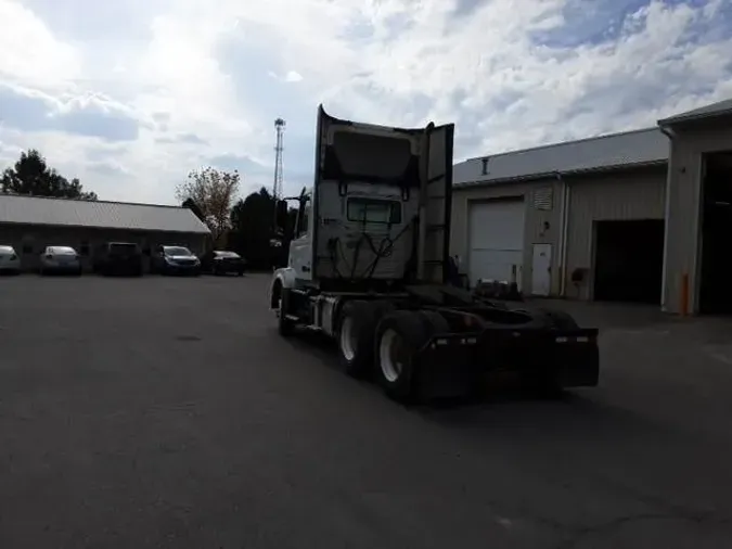 2014 Volvo VNL300