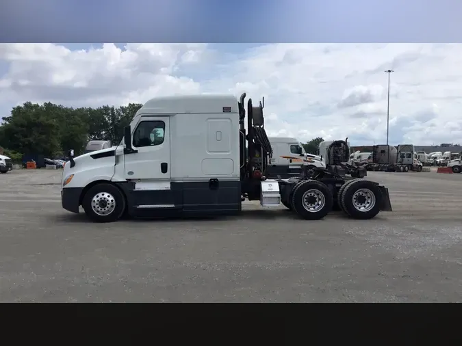 2021 Freightliner Cascadia 126