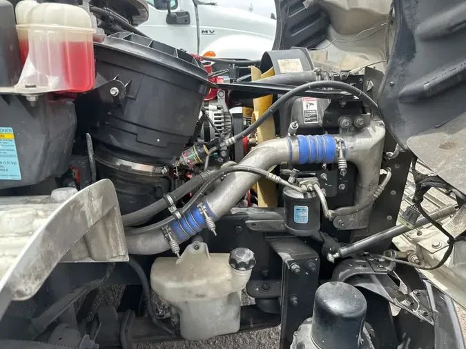 2018 FREIGHTLINER M2 106