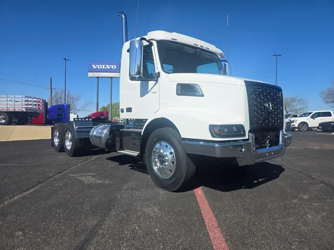 2025 VOLVO VHD64BT300