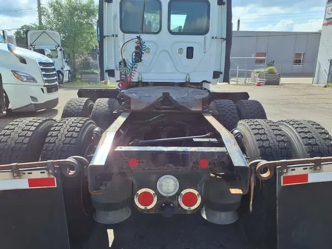 2017 FREIGHTLINER CASCADIA 125