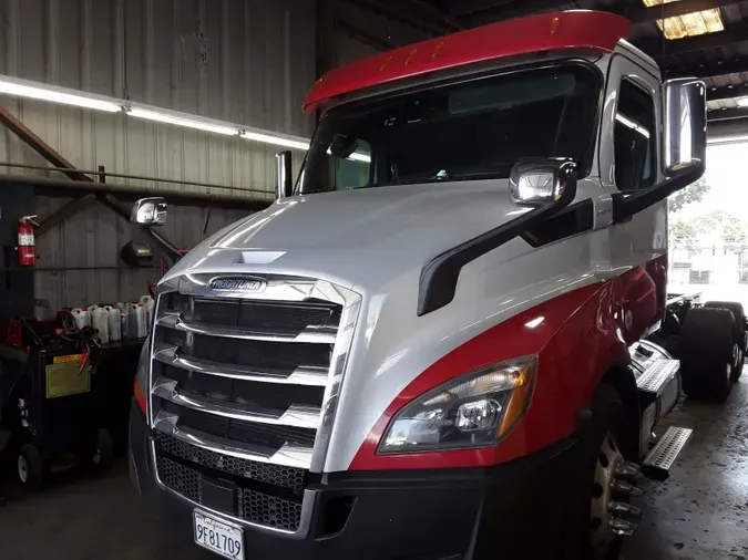 2020 FREIGHTLINER/MERCEDES NEW CASCADIA 116