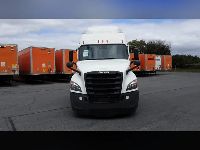 2021 Freightliner Cascadia 126
