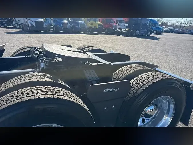 2022 FREIGHTLINER CA126