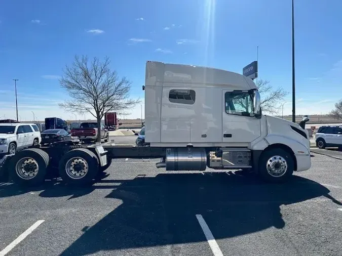 2025 VOLVO VNL64T740