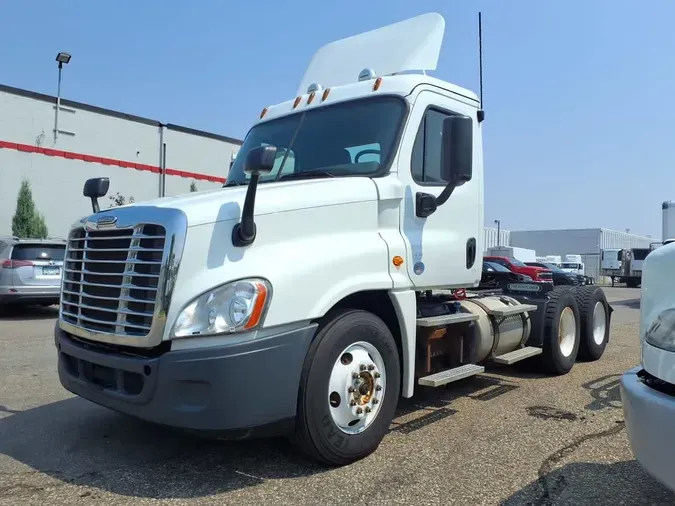 2014 FREIGHTLINER CASCADIA 1258b515b4f0e04eef9bb70a7e1518927aa