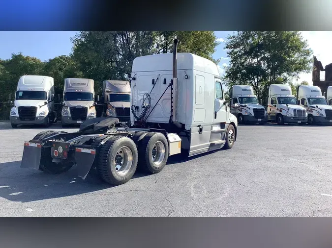 2020 Freightliner Cascadia 126