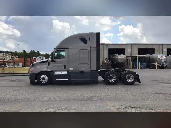 2022 Freightliner Cascadia 126
