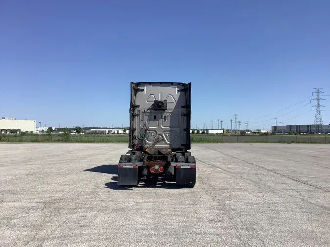 2022 Freightliner Cascadia 1268b59f7b037ff1a5483f5f2fb4e2320b8
