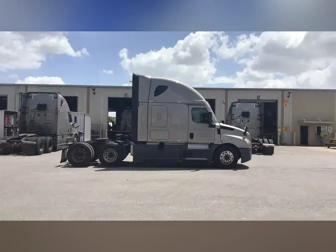 2025 Freightliner Cascadia 126