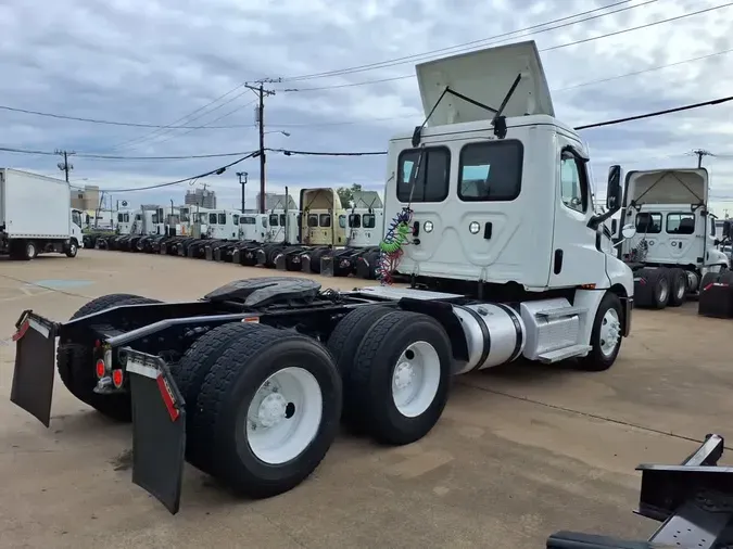 2022 FREIGHTLINER/MERCEDES NEW CASCADIA PX126648b5e2f2cacae78b0b042de01cfedef32