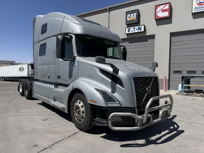 2020 Volvo VNL64T860