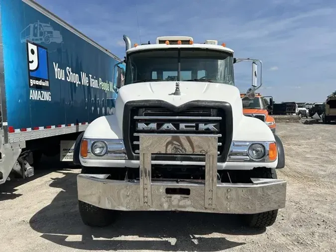 2005 MACK GRANITE CV713
