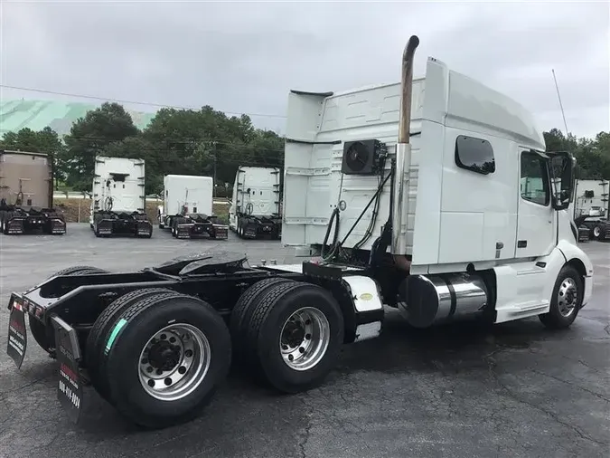 2019 VOLVO VNL740