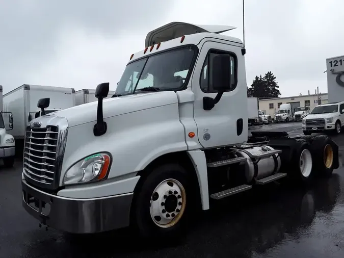 2019 FREIGHTLINER CASCADIA 1258b62bd96c033f8747f5513831019e724