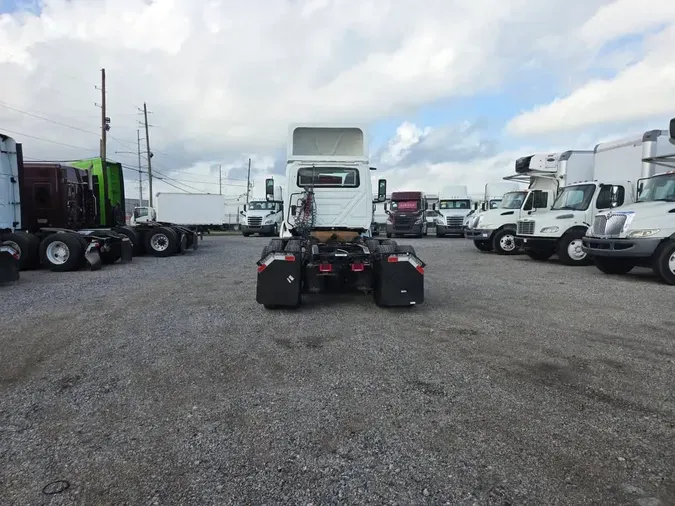 2019 NAVISTAR INTERNATIONAL LT625 DAYCAB T/A