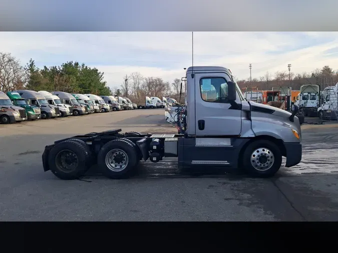 2020 Freightliner Cascadia 126