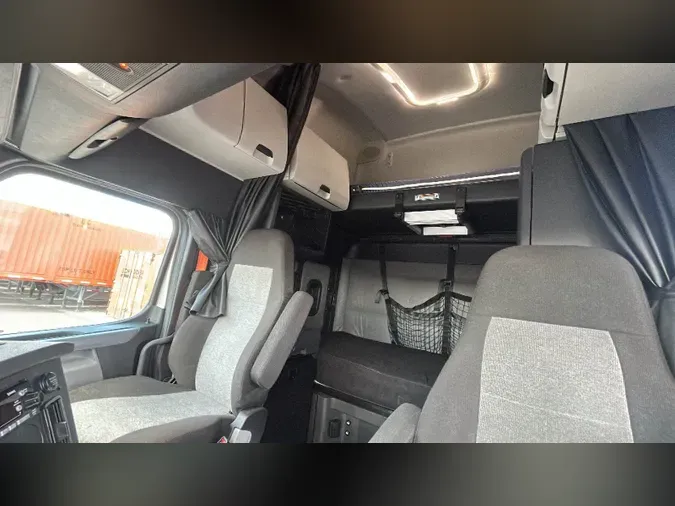 2022 Freightliner Cascadia 126