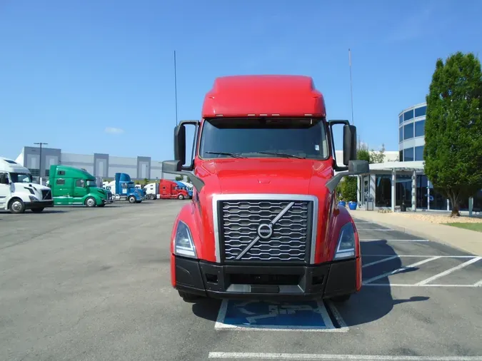 2020 VOLVO VNL64T760