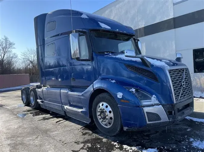 2021 VOLVO VNL760