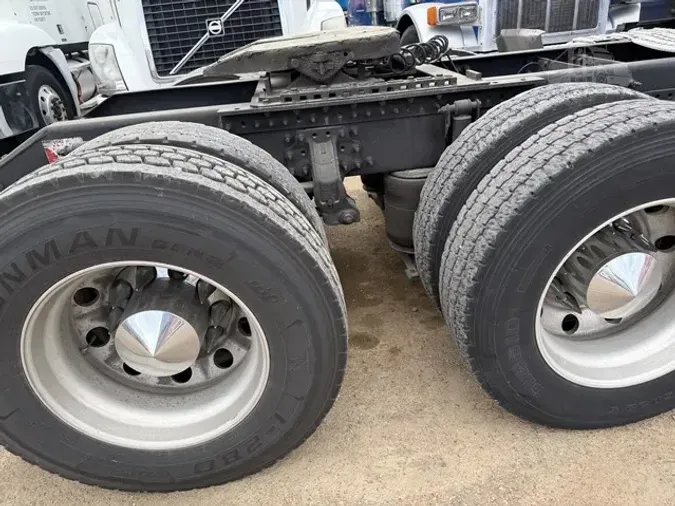 2016 VOLVO VNL64T780