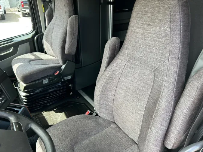2021 Volvo VNL 860