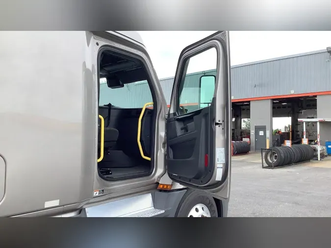 2024 Freightliner Cascadia 126
