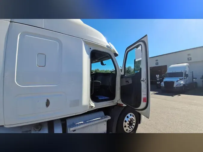 2019 Freightliner Cascadia 126