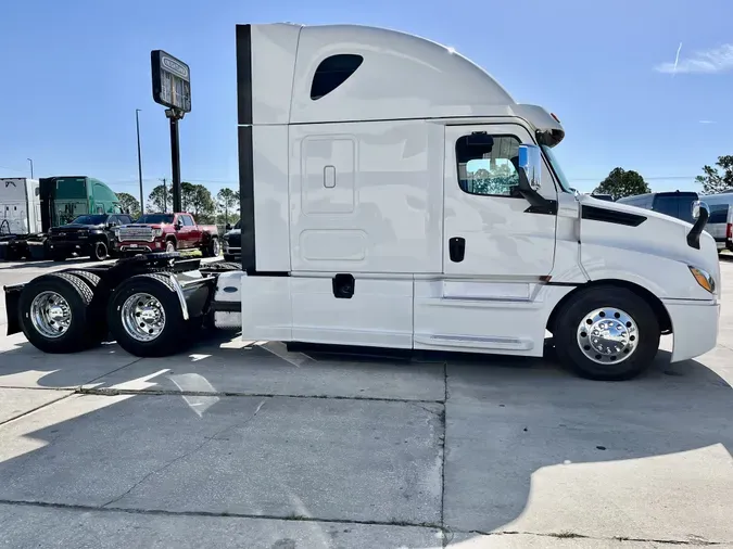 2020 Freightliner Cascadia 126