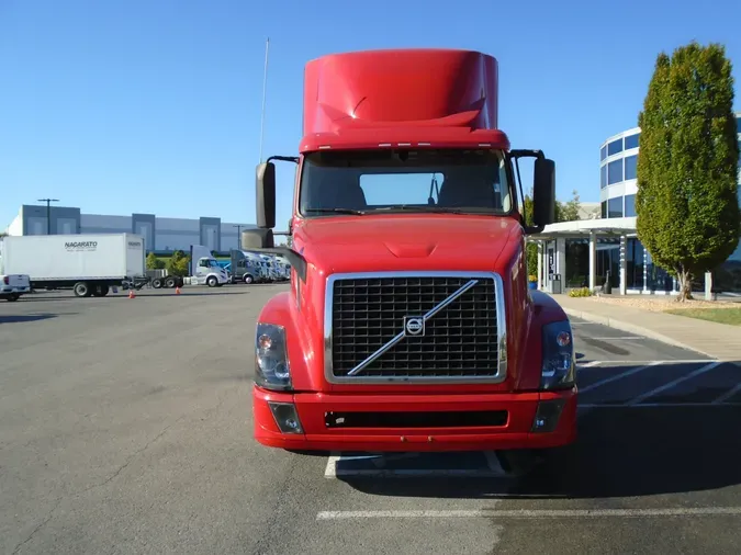 2018 VOLVO VNL64T300