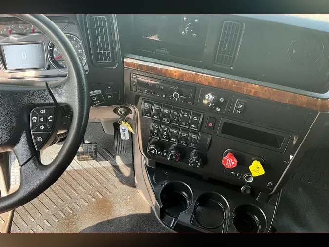 2022 INT LT625 6x4