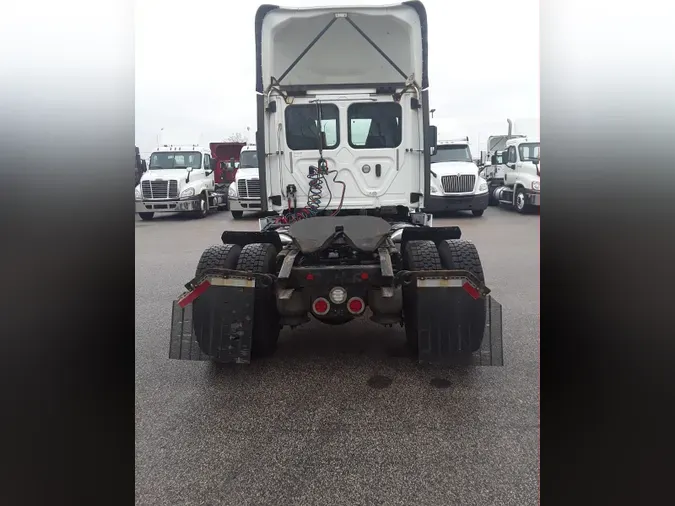 2017 FREIGHTLINER/MERCEDES CASCADIA 113