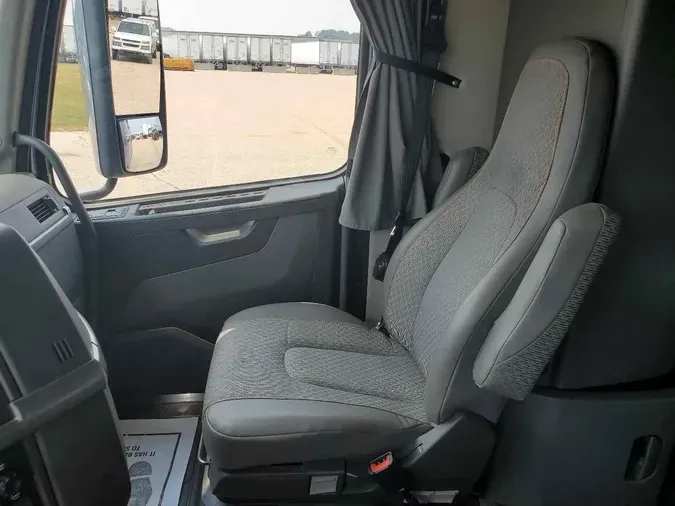 2023 VOLVO VNL64T760