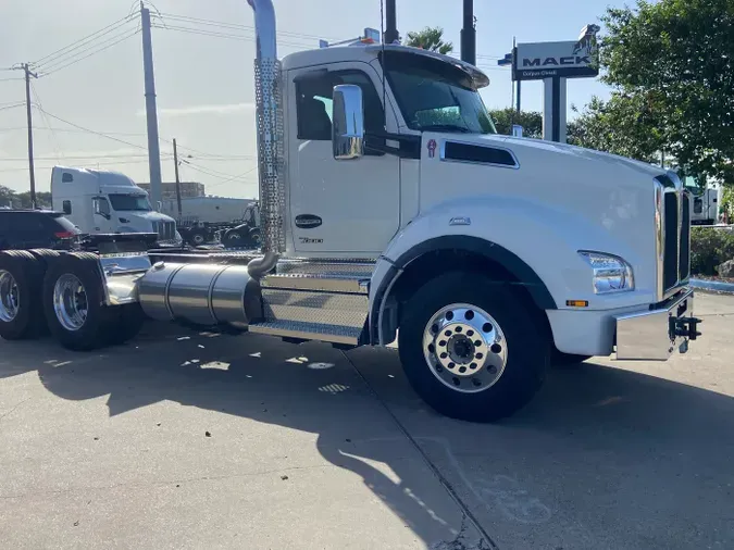 2026 Kenworth T880