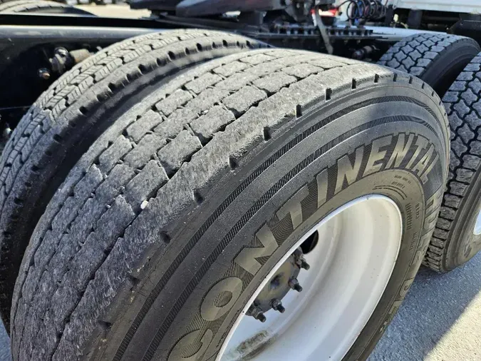 2020 FREIGHTLINER Cascadia 126