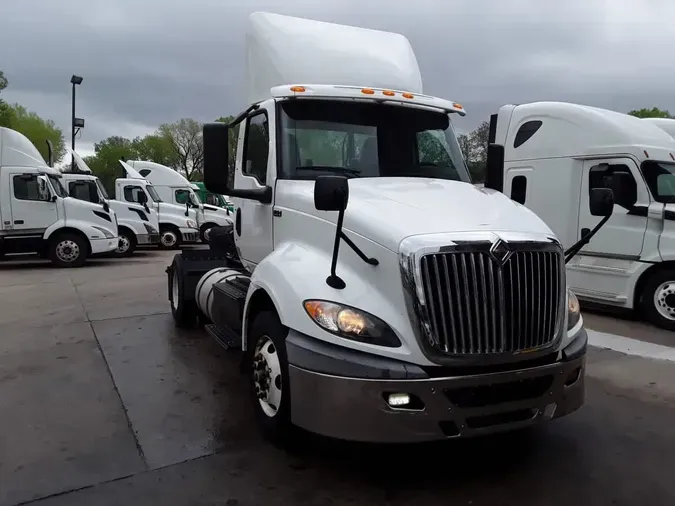 2019 NAVISTAR INTERNATIONAL RH613 DAYCAB S/A