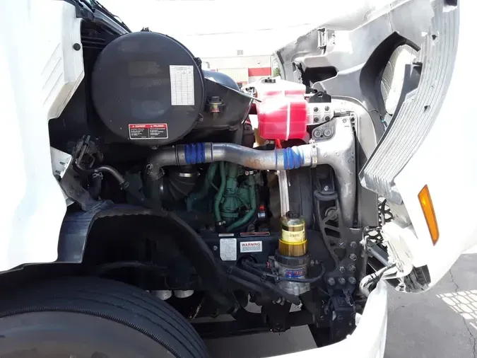 2020 VOLVO VNR64T-640