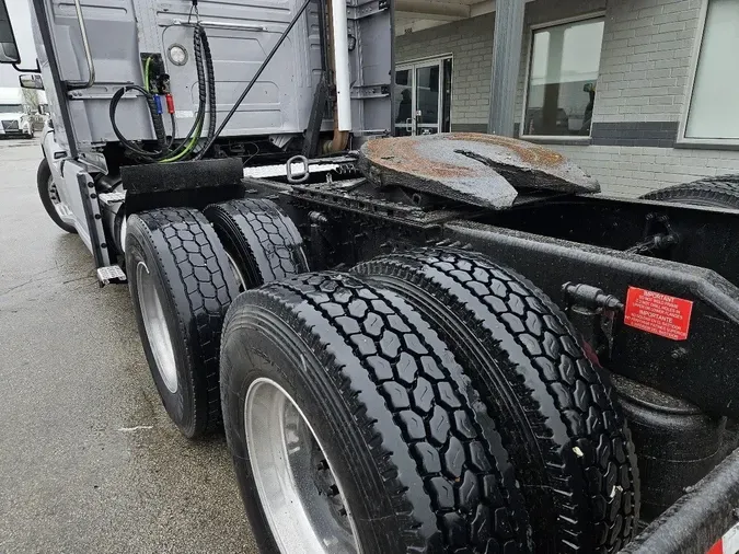 2019 VOLVO VNL64T760