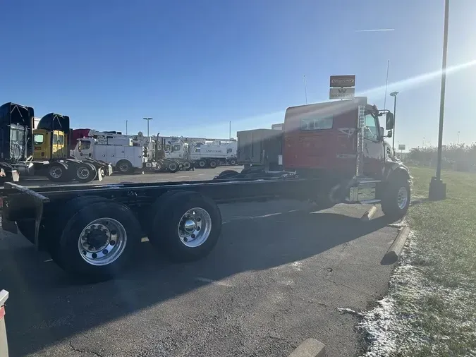 2018 Volvo VHD64B200