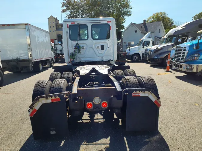 2017 FREIGHTLINER/MERCEDES CASCADIA 113