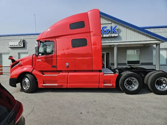 2020 VOLVO VNL64T760