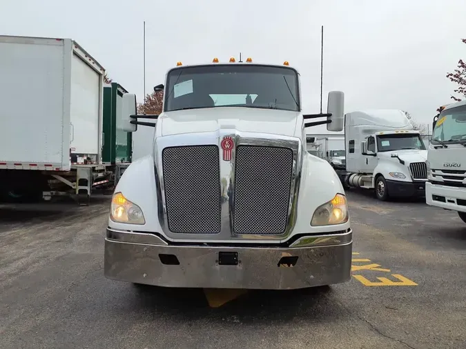 2017 KENWORTH TRUCKS T-680